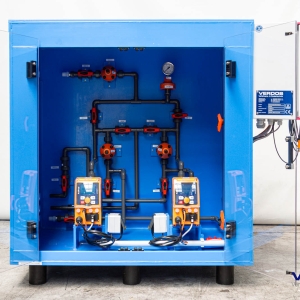 Dosieranlage für Chemikalien in Blau / Dosing system for chemicals - blue version